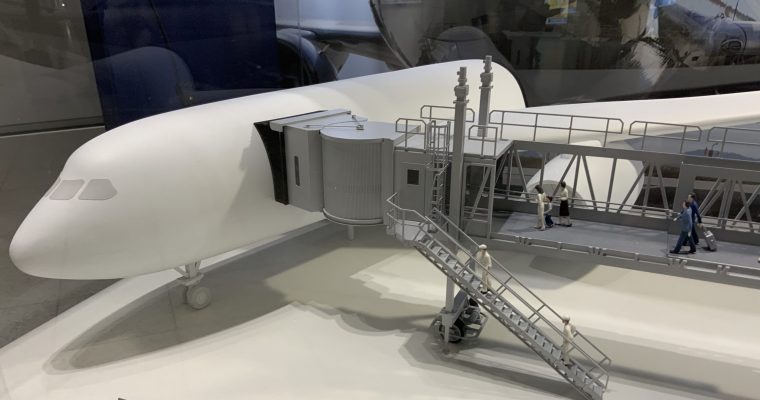 広島空港で見つけたボーディングブリッジの模型（広島県三原市・2020年2月）